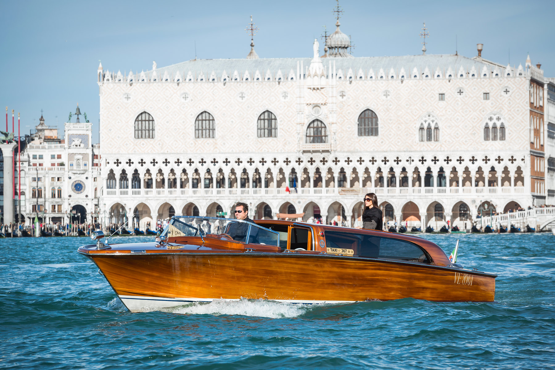 h24-water-taxi-and-luxury-limousine-service-in-venice
